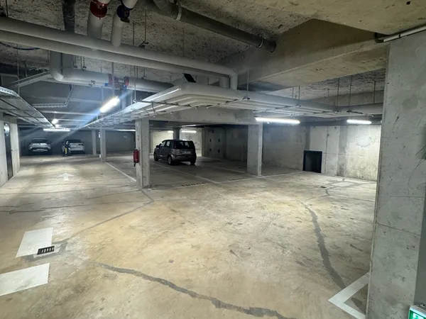 Vends parking 12m²