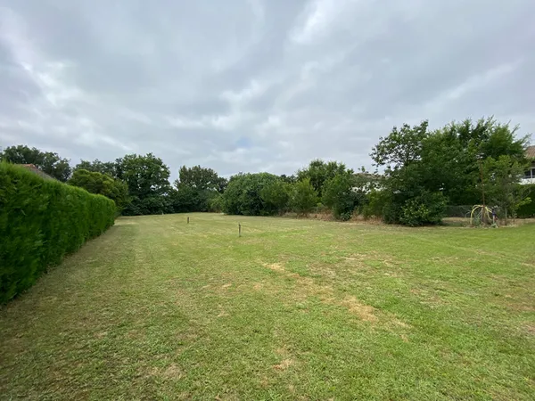 Terrain 750 m²