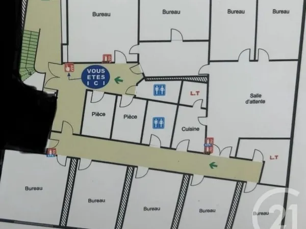Local professionnel 251 m²