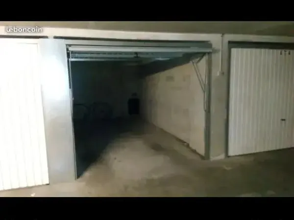 Box - garage fermé dans résidence sécurisée