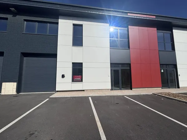 Local industriel 235 m²
