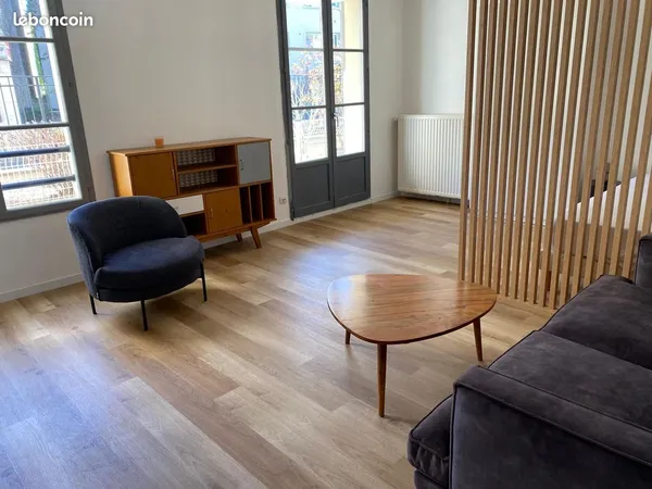 Grand F1 meublé de 34 m² entièrement rénové avec terrasse - Chantilly