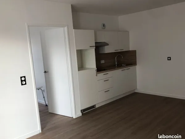 T2 Neuf, balcon, parking sécurisé, services