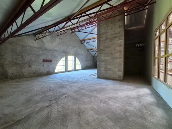 Immobilier Professionnel à vendre Combas