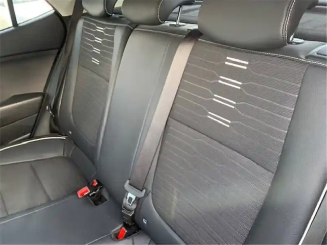 Kia Stonic 1.0 t-gdi 100 ch dct7 — photo 35