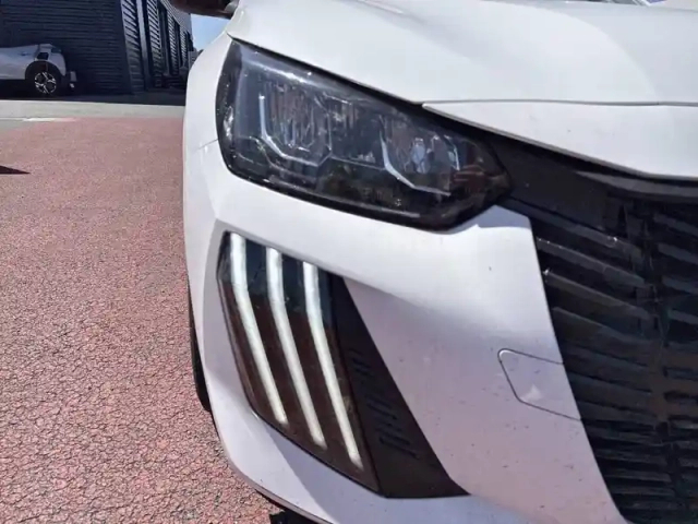 Peugeot 208 puretech 100 s&amp;s bvm6 — photo 16