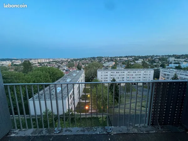 T2 récent plein sud avec balcon, vue dégagée et parking, limite Sceaux