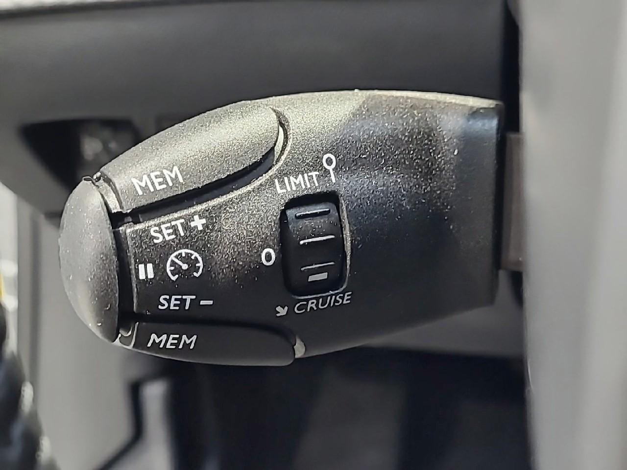 Peugeot 2008 hybrid 145 ch e-dcs6 allure — photo 24