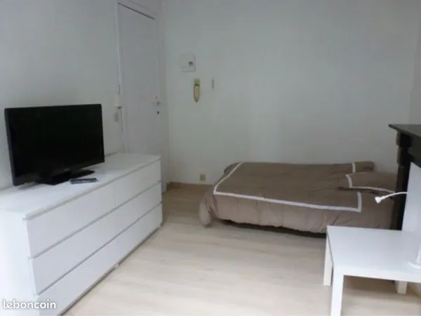 Chambre meublée en colocation