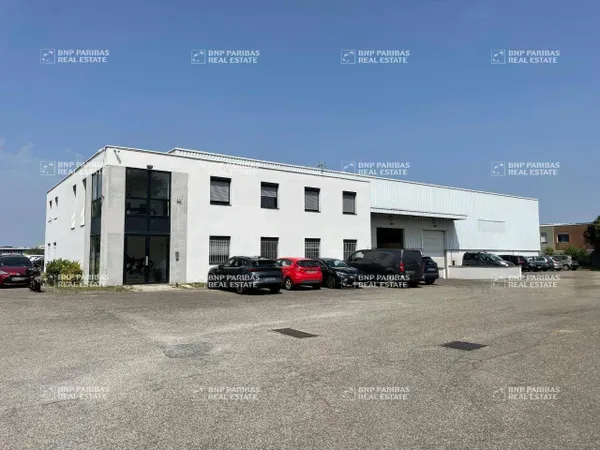 Local d'activité 2715 m²