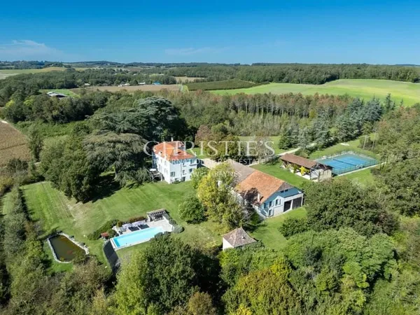 Maison 10 pièces 469 m²