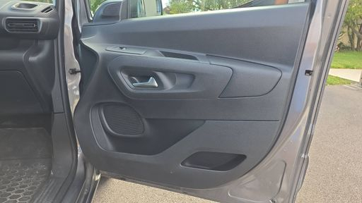 Fiat Doblo Cargo VU 1.2 PureTech 110 - Pro Lounge Connect – 2024 – 33816 km – Essence – Boîte Manuelle — photo 35
