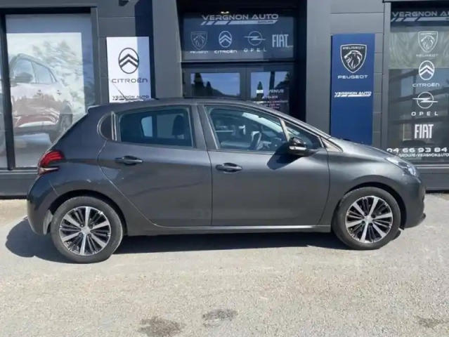 Peugeot 208 1.2 puretech 82 allure — photo 6