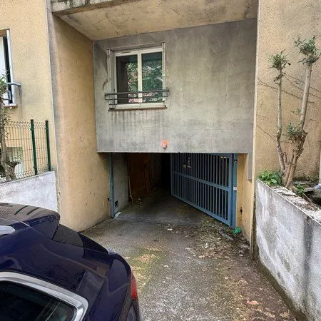 Loue petite place de parking