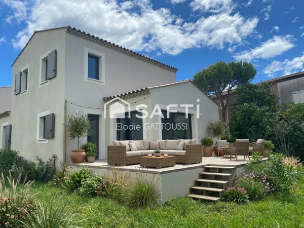 VILLA NEUVE AVEC VUE SUR L'ÉTANG ET GRAND TERRAIN À VIC LA GARDIOLE