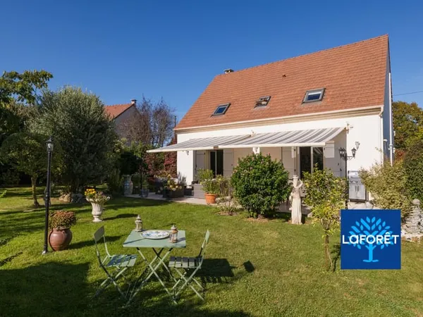 Maison Puiseux En France 6 pièces 130 m2, sous-sol total, double garage indépendant.