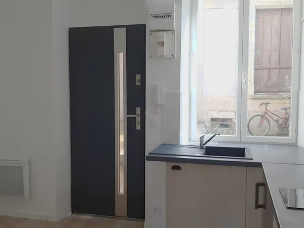 Bourges hypercentre, loue studio avec terrasse