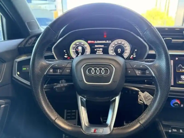 Audi Q3 45 tfsi e 245ch s tronic 6 — photo 11