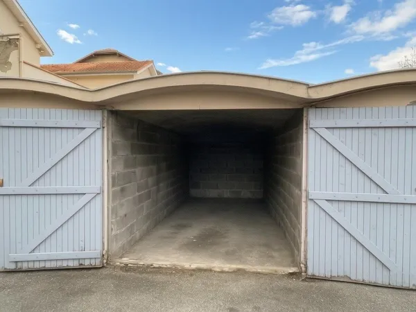 Garage fermé plain-pied — proximité St-Cyprien