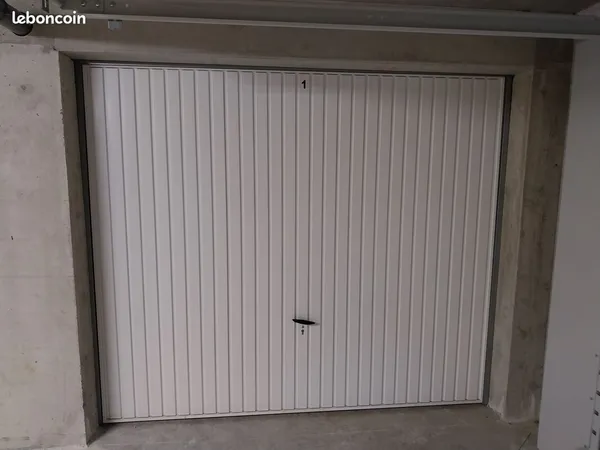 Grand Garage Neuf 18m2, dans résidence sécurisée