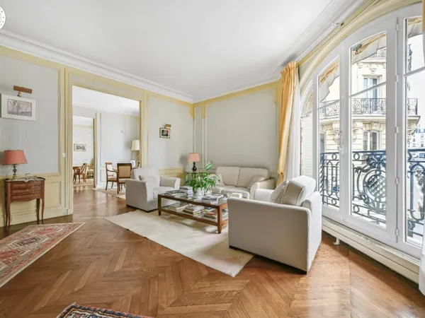 TRES BEL APPARTEMENT DE CHARME