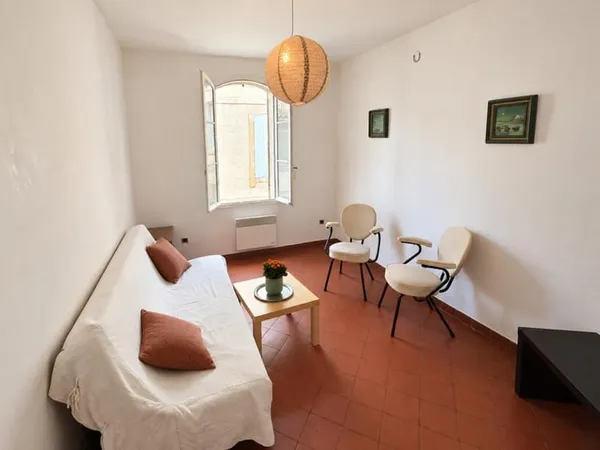 Arles centre historique - Appartement 44 m², pierres apparentes - 119 000 €