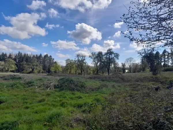 Terrain 843 m²
