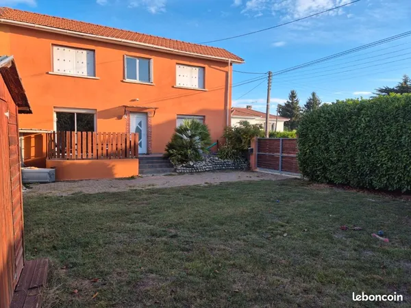 Maison jumelée de 110m2 avec jardin de 300m2 et cave de 45m2