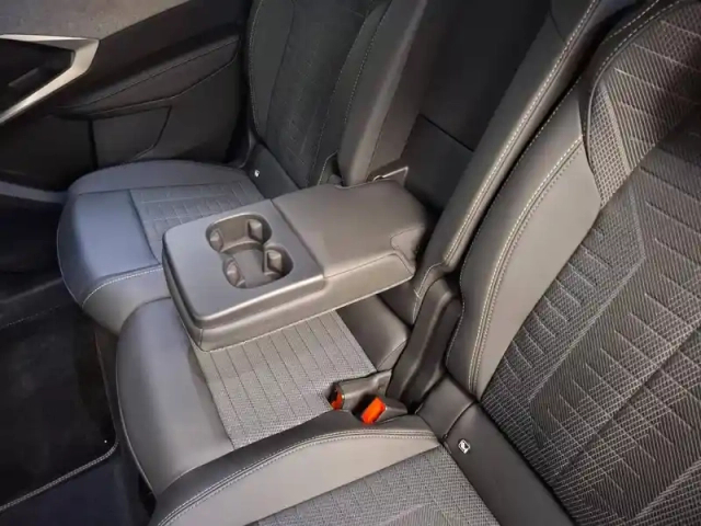 Peugeot 5008 electrique 210 ch 73 kwh — photo 21