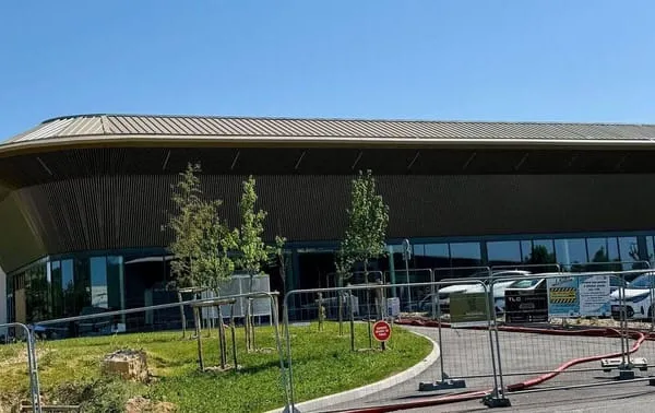 Local commercial 1100 m²