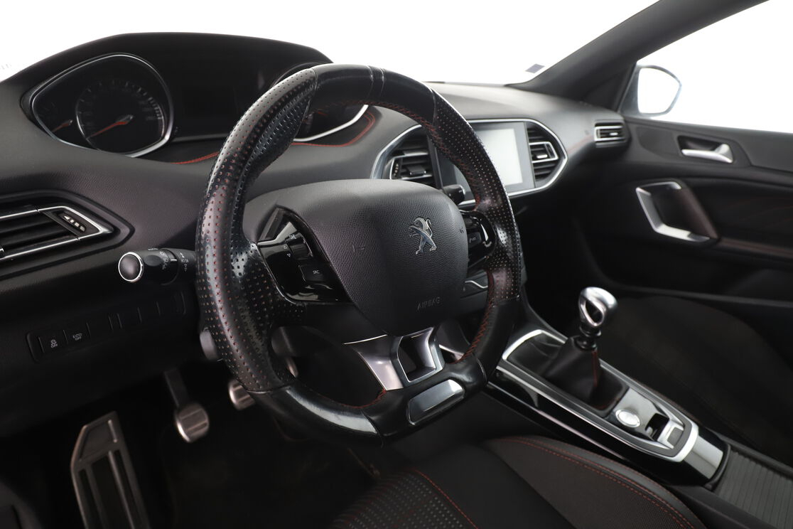 Peugeot 308 1.2 PureTech GT Line — photo 10