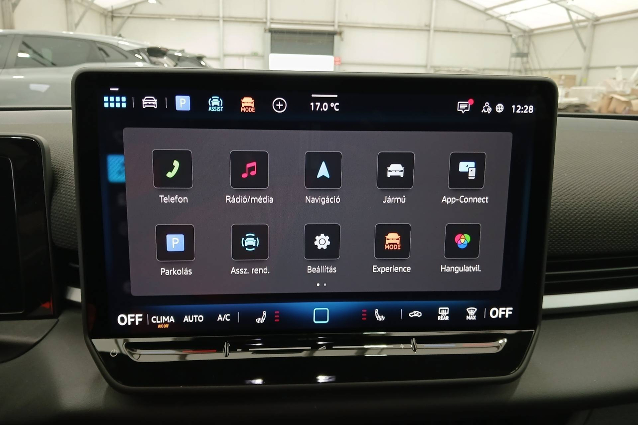 Volkswagen T-Roc — photo 15