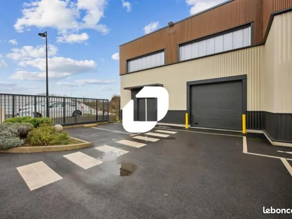 Local d'activité 379 m²