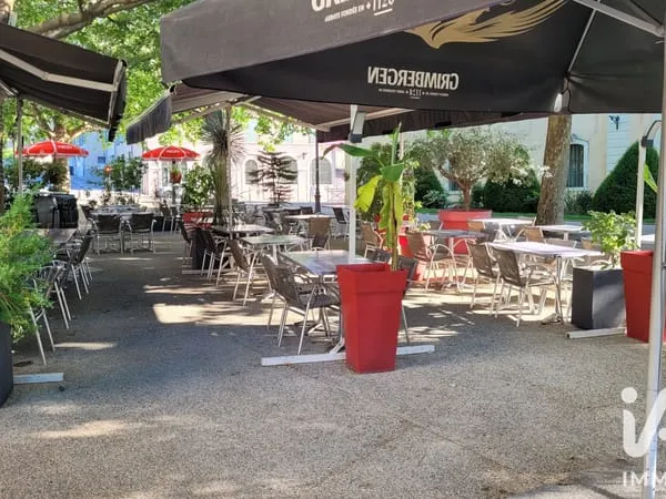 Local commercial 1 pièce 138 m²