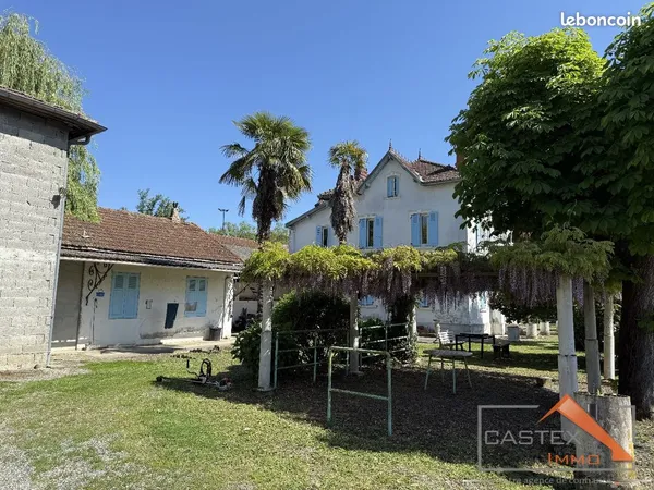 Maison 10 pièces 253 m²
