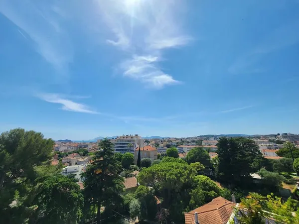 T3 + STUDIO, terrasse de 212 m2- parking- cave