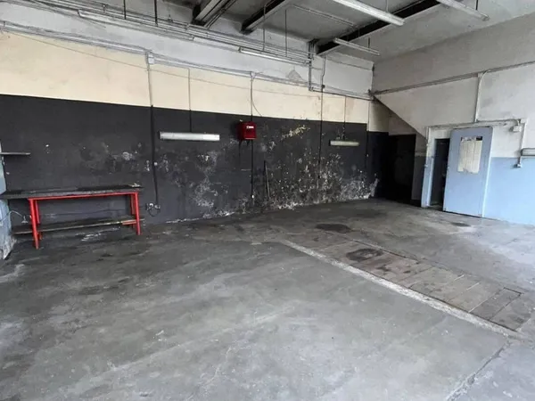 Local commercial 130 m²