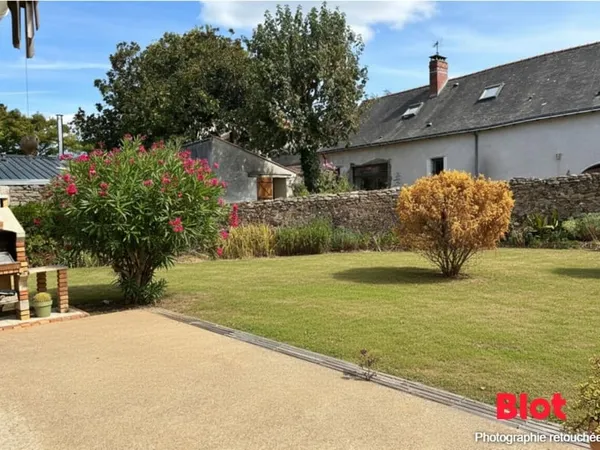 A vendre - Maison en impasse Nantes Rond-Point de Paris 4 pièces avec 3 chambres et garage.