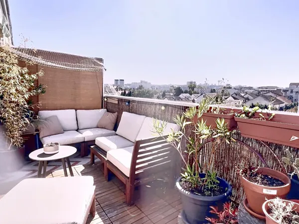 DUPLEX DERNIER ÉTAGE AVEC TERRASSE, VUE DÉGAGÉE JUSQU'À LA TOUR EIFFEL
