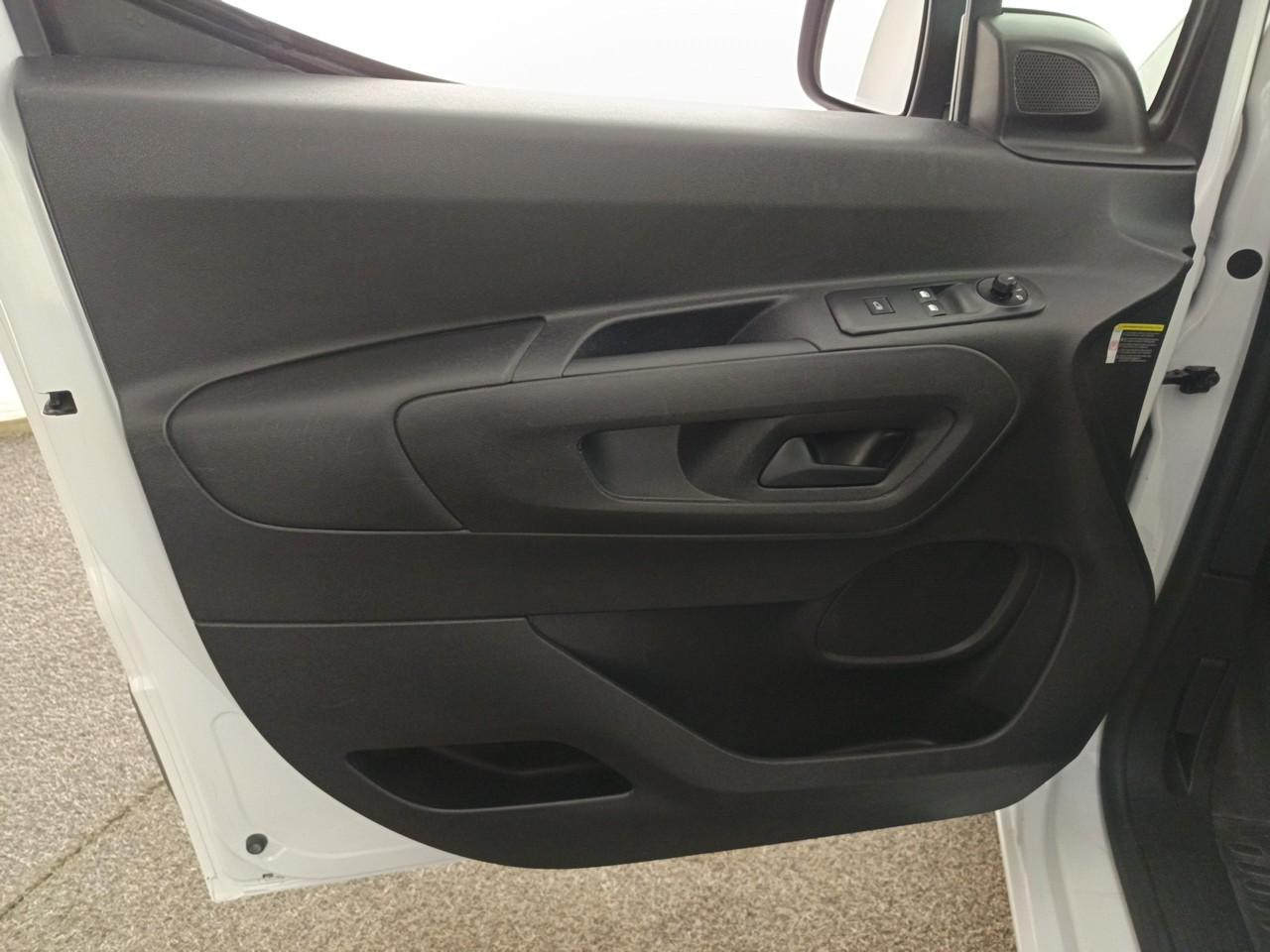 Peugeot Partner fourgon standard 650 kg bluehdi 100 s&s bvm5 premi — photo 15