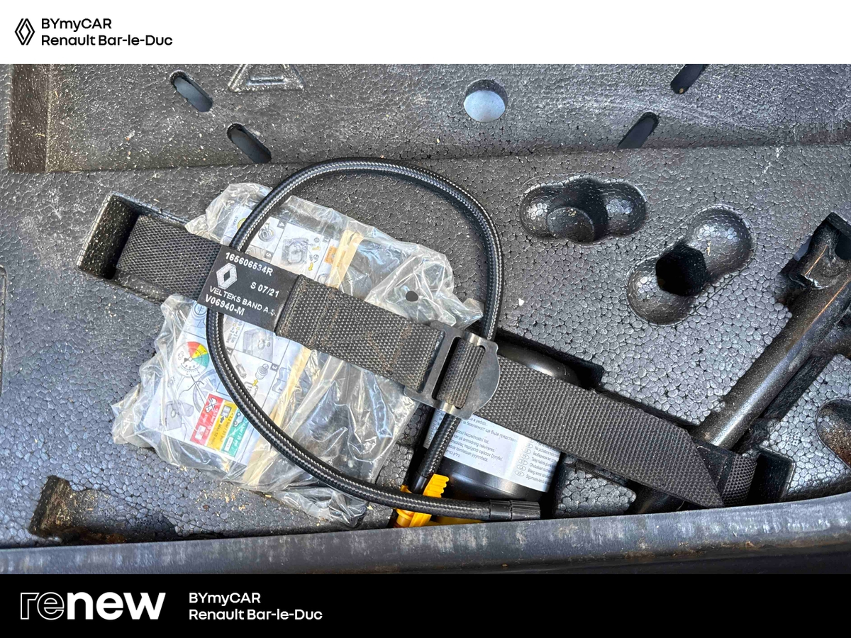 Renault Clio E-Tech 140 - 21 — photo 15