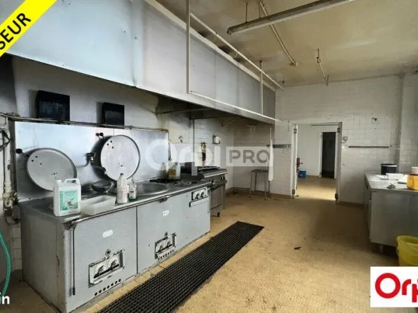 Local commercial 140 m²