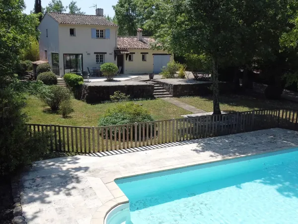 Très agréable villa avec piscine