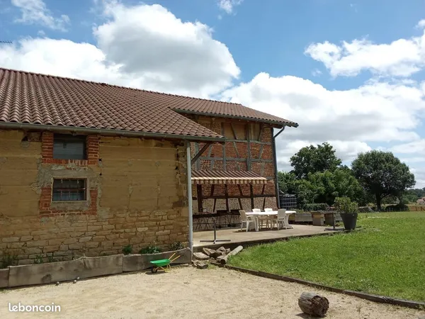 Ferme bressane avec près d'un hectare avec vue magnifique idéal pour les animaux