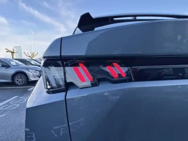 Peugeot 3008 hybrid 136 e-dcs6 — photo 17