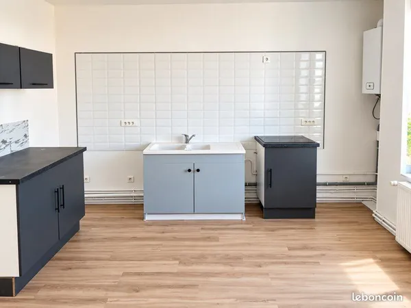 À LOUER - Grand T4 entièrement rénové de 95 m² avec jardin privatif et cabanon - Vrigne-aux-Bois (08