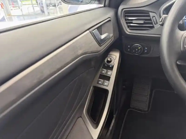 Ford Focus 1.5 ecoblue 115ch titanium x business bva8 — photo 6