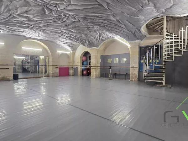 Local Commercial 322m² - Quartier Révolution