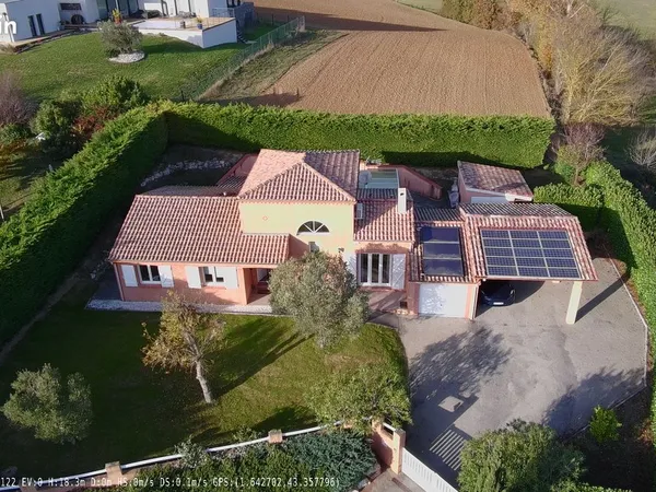Villa 130 m² Plein Sud : Vue Pyrénées & Lac, Salon d'Été 57 m², Piscine Chauffée & 2 Bornes VE