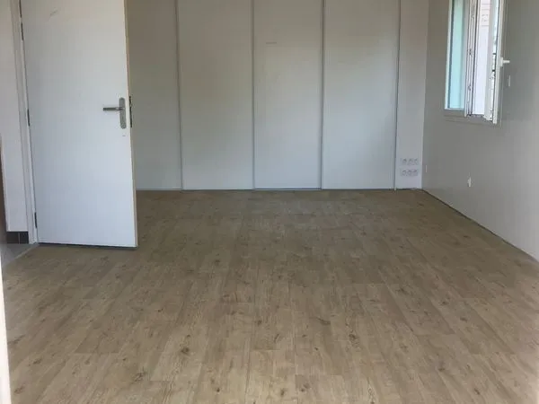 BUREAU DE 27 m² A LOUER - CABINET PLURIDISCIPLINAIRE - TARBES